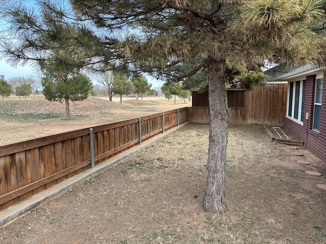 view of yard featuring a rural view