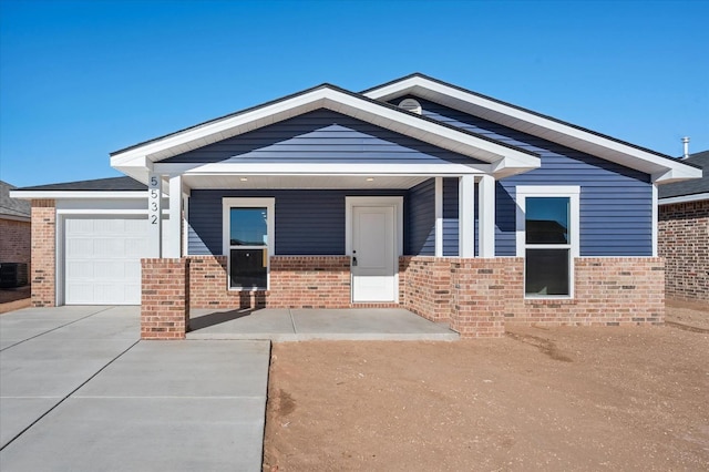 craftsman-style house with a garage and a porch