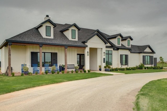 view of front of home featuring a front lawn and a porch