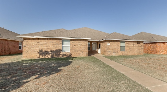 view of front facade featuring a front yard