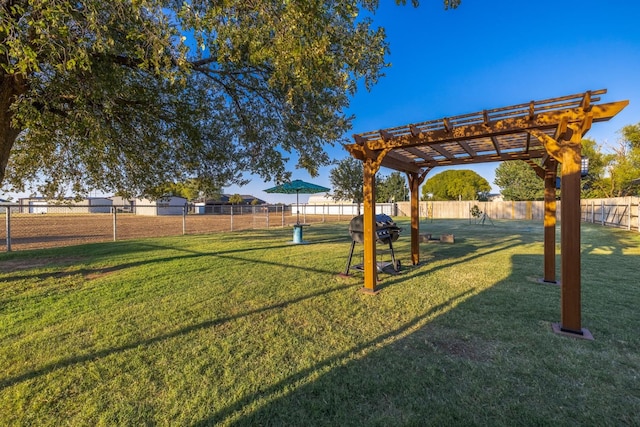 view of yard featuring a pergola