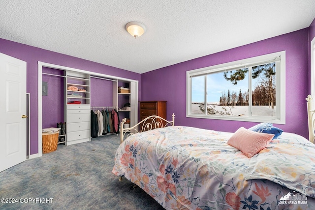 bedroom featuring a closet, a textured ceiling, and carpet flooring