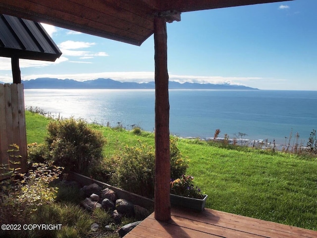 water view with a mountain view