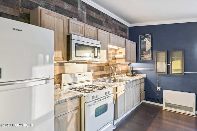 kitchen featuring white appliances, dark hardwood / wood-style floors, crown molding, and sink