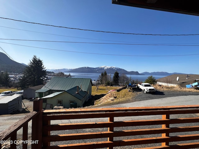 view of yard with a mountain view