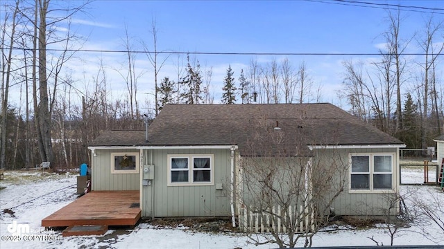 view of front of property with roof with shingles