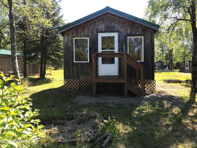 view of outdoor structure with a yard