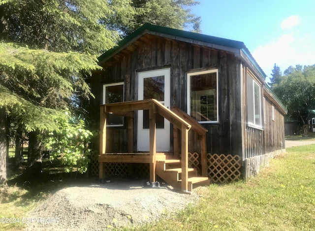 view of outbuilding