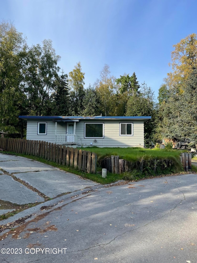 view of front of property