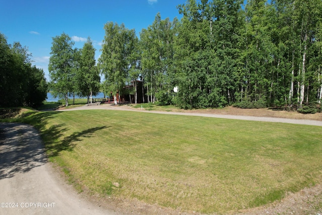 view of front facade featuring a front yard