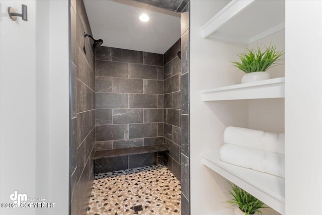 bathroom featuring a tile shower