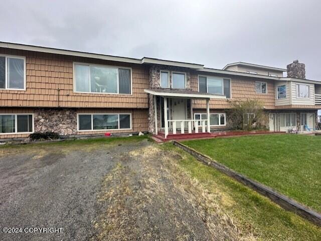 view of front of house with a front yard