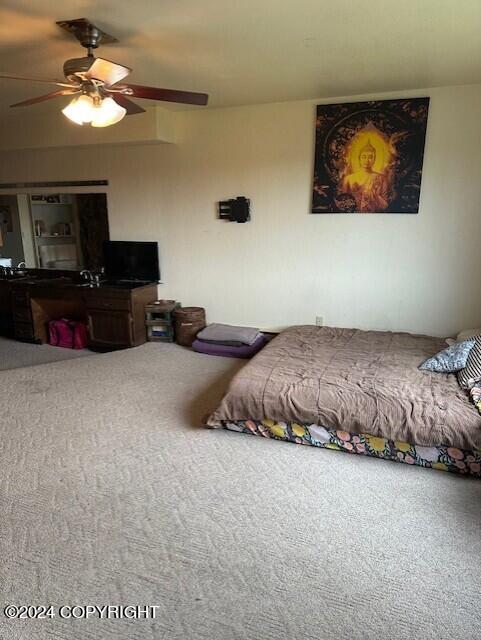 carpeted bedroom featuring ceiling fan