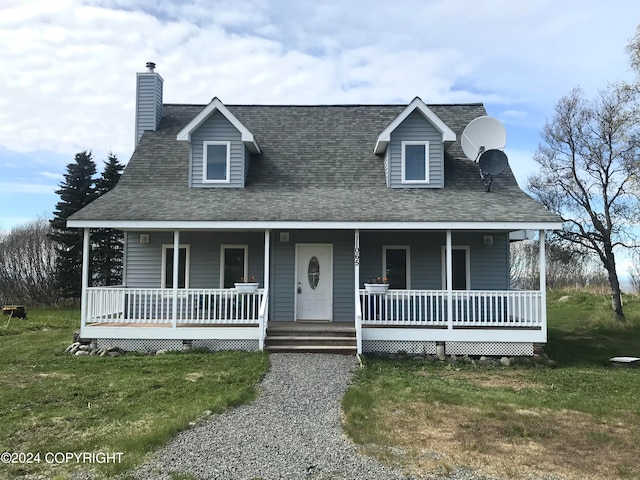 view of front of property featuring a front lawn and covered porch