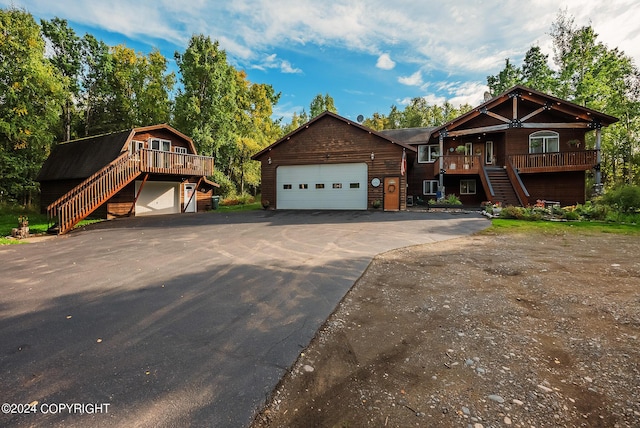 view of front facade featuring a garage