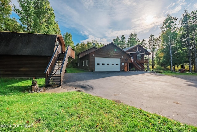 view of front of home featuring a garage and a front yard