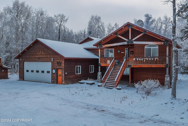 view of front facade featuring a garage