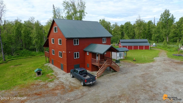 view of front of house featuring an outbuilding and a front lawn