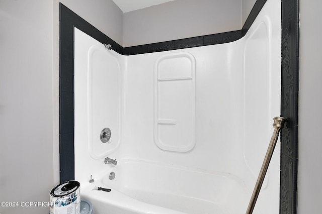 bathroom with shower / washtub combination