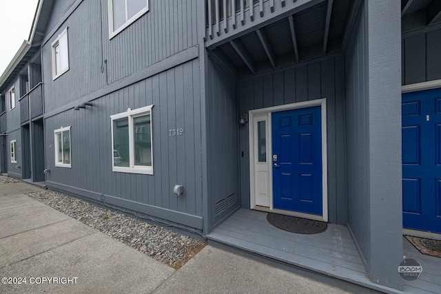 entrance to property featuring a balcony