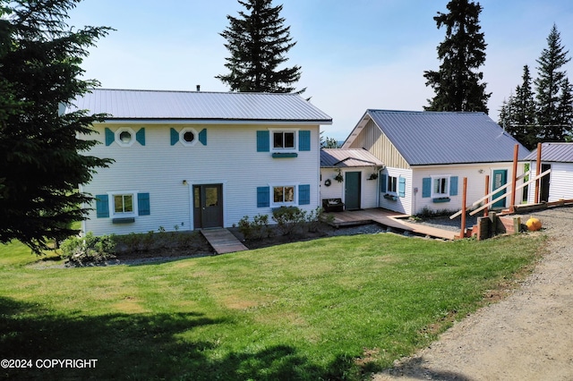 view of front of property with a front yard