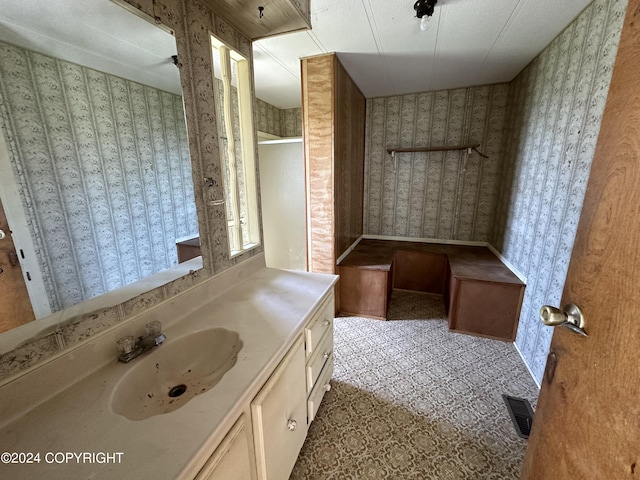 bathroom with vanity