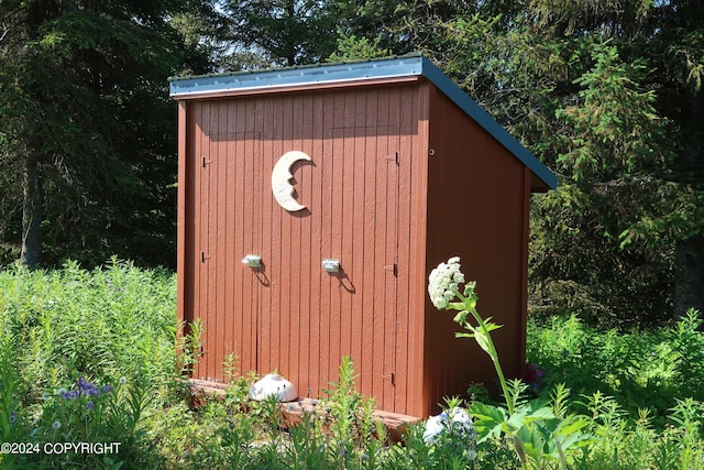 view of outbuilding