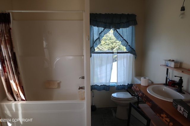 full bathroom featuring toilet, shower / bathtub combination with curtain, and sink