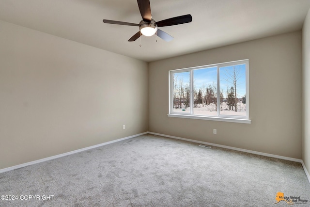 unfurnished room featuring ceiling fan and carpet flooring