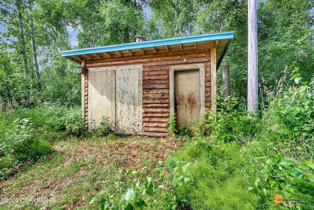 view of outbuilding