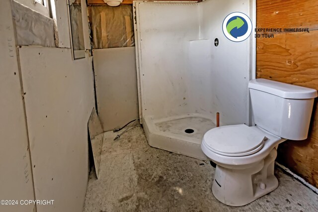 bathroom featuring a shower and toilet