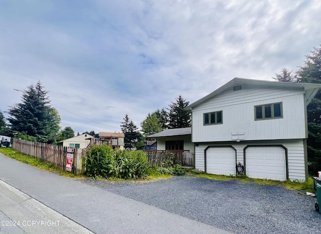 view of front facade featuring a garage