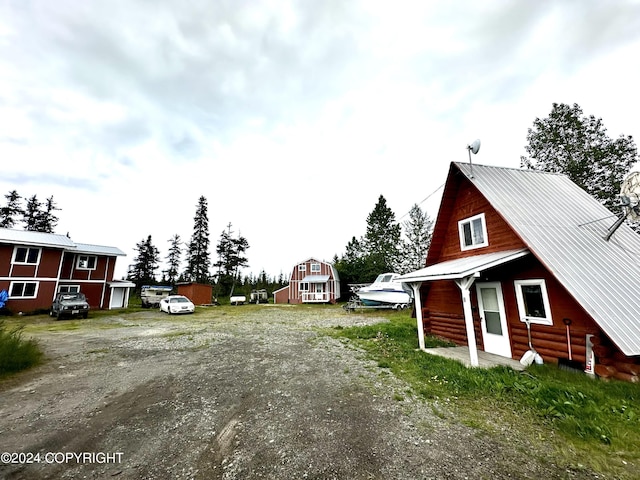 view of yard with dirt driveway