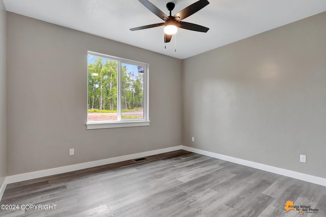 unfurnished room with light wood-type flooring and ceiling fan