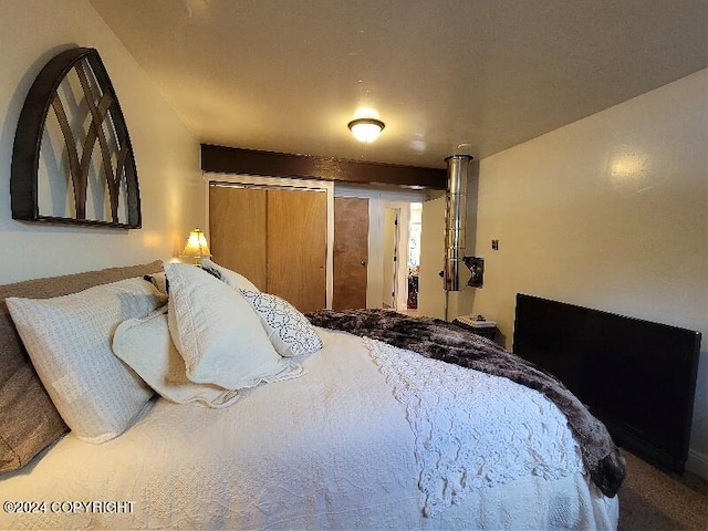 bedroom featuring carpet floors