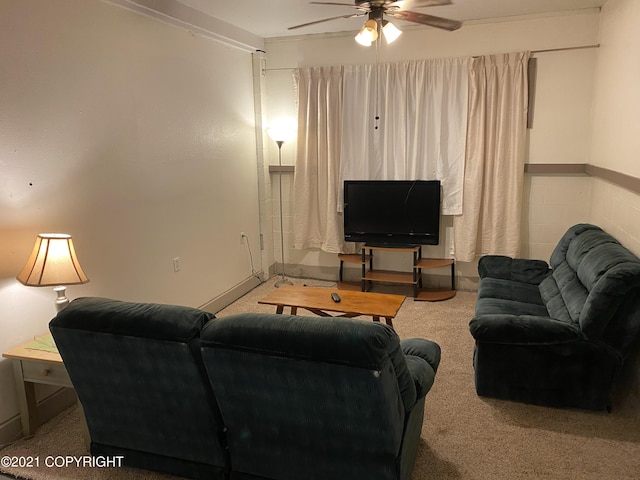 living area featuring carpet and ceiling fan