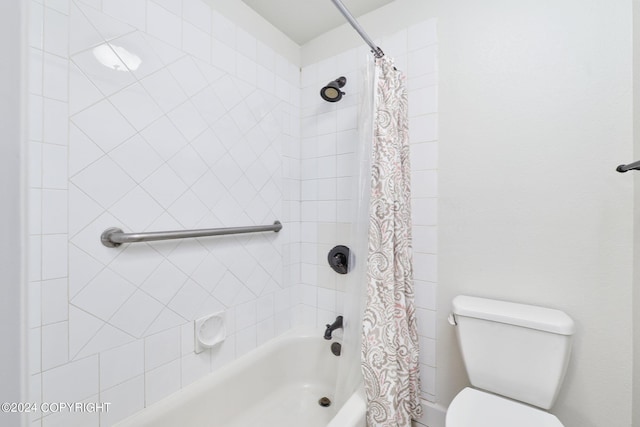 bathroom featuring toilet and shower / bath combo with shower curtain