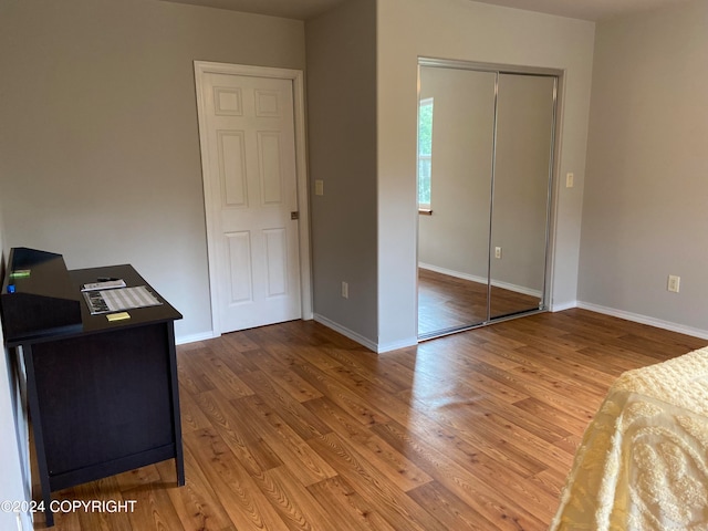 office area with hardwood / wood-style flooring