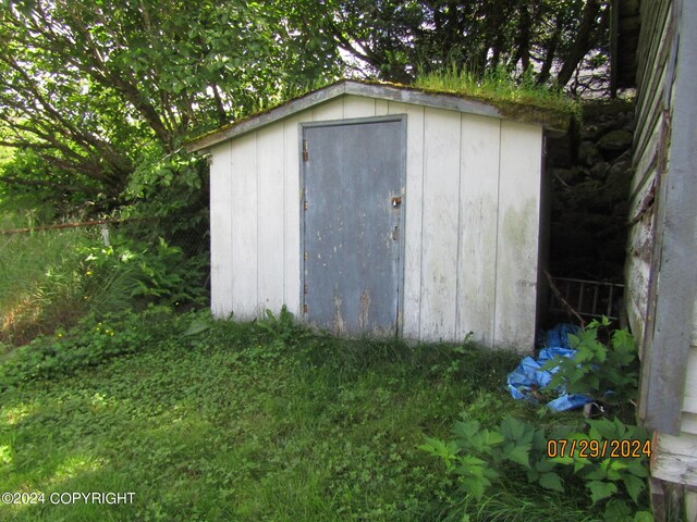 view of outdoor structure