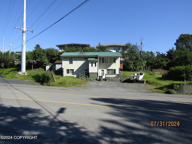 view of front of property