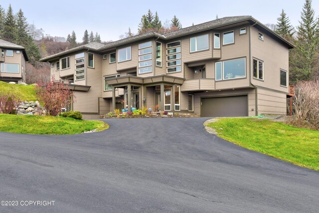 view of front facade with a garage