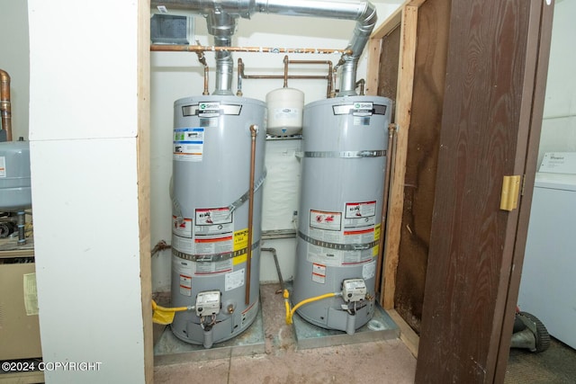 utility room with secured water heater and washer / dryer