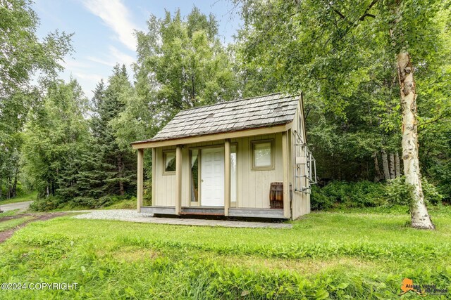 view of outdoor structure with a lawn