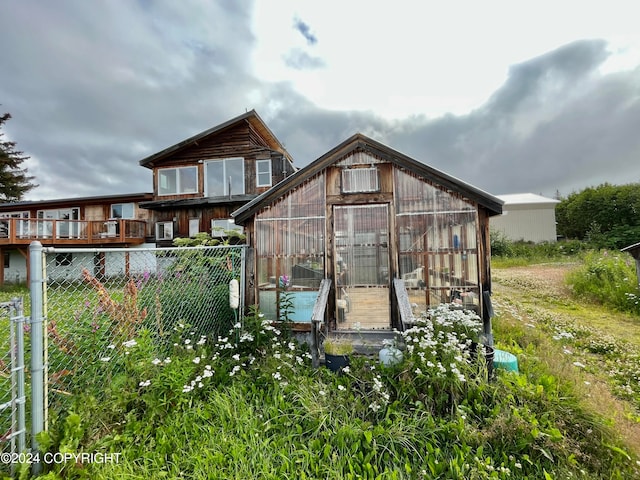 back of house featuring an outdoor structure