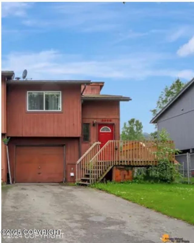 view of front of house featuring a front yard and a garage