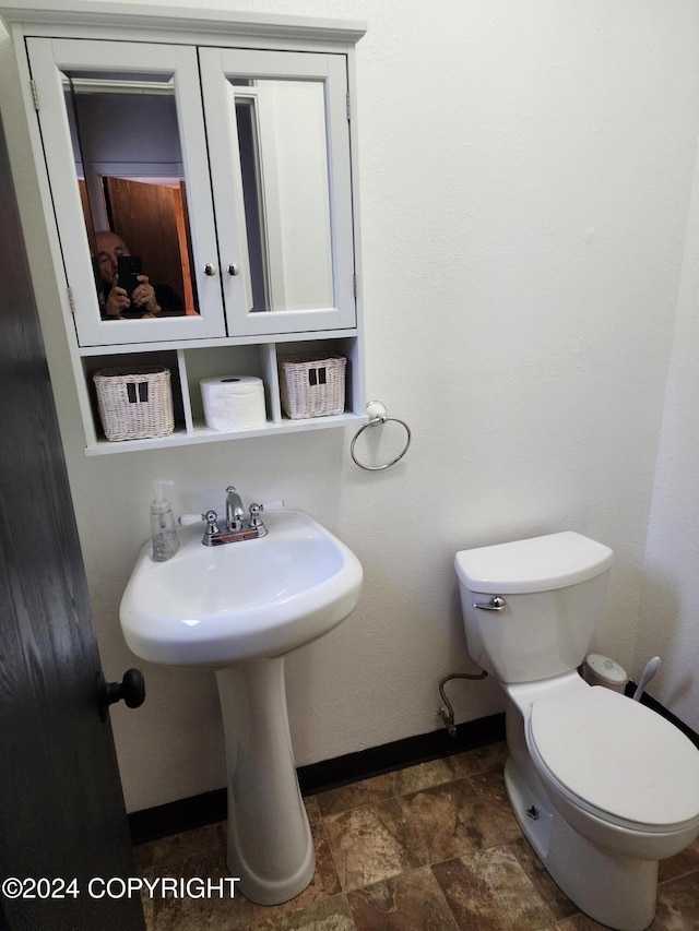 20527 Mark Cir, Chugiak, AK 99567 - bathroom with baseboards and stone finish floors