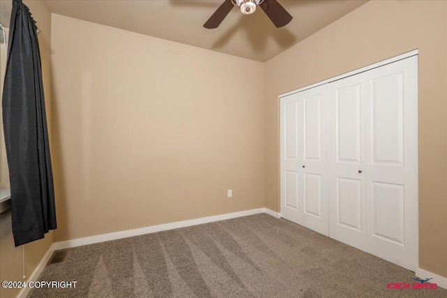 unfurnished bedroom featuring carpet flooring, ceiling fan, and a closet