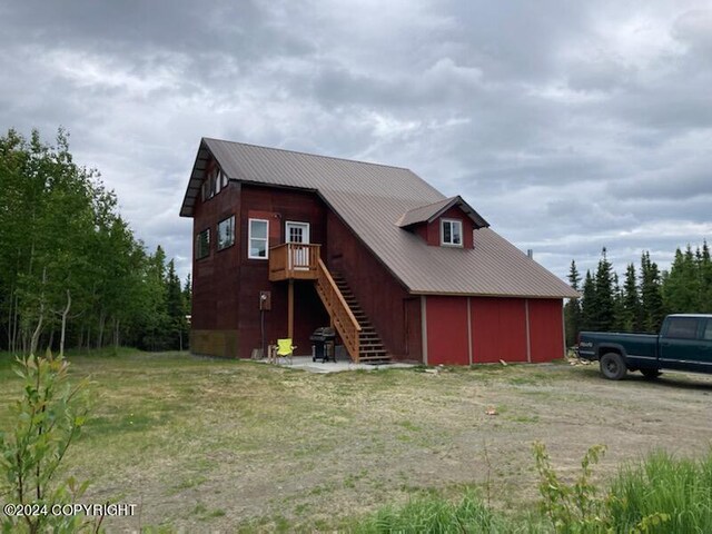 view of front of home with a front lawn