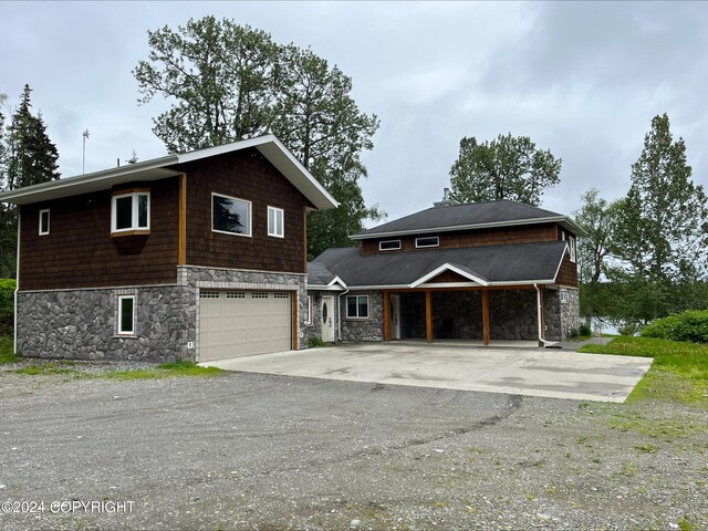 view of front property featuring a garage