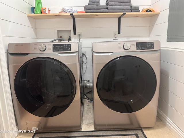 laundry room with laundry area and independent washer and dryer